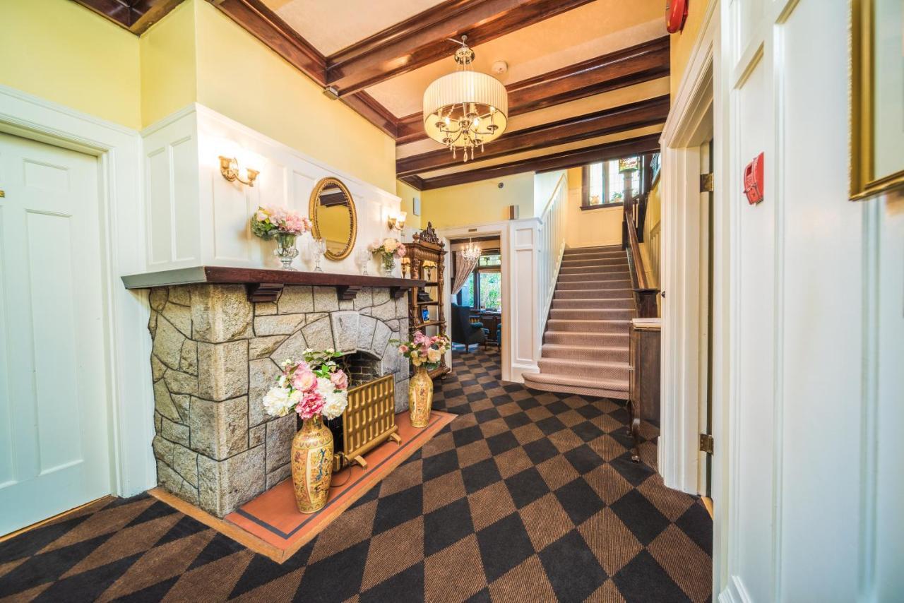 Dashwood Manor Seaside Bed & Breakfast Victoria Exterior foto