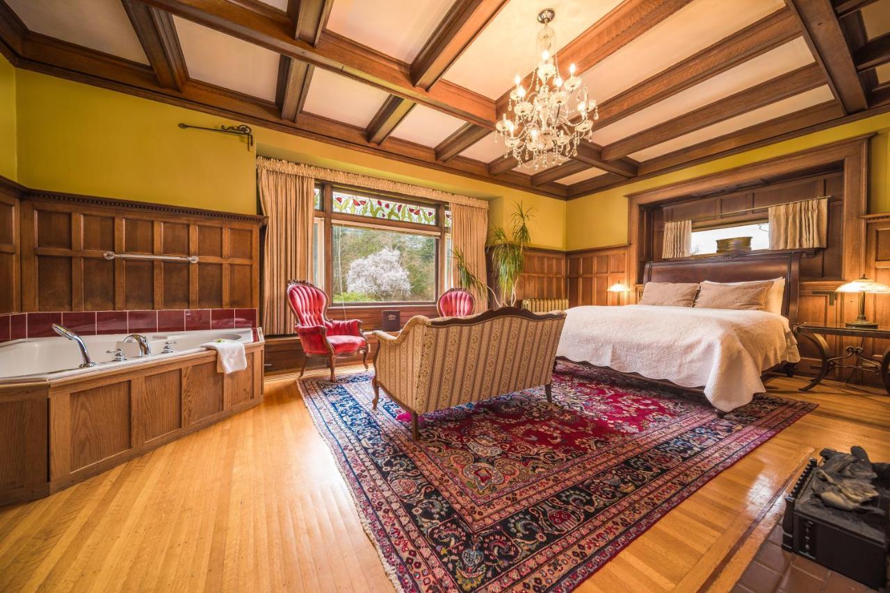 Dashwood Manor Seaside Bed & Breakfast Victoria Exterior foto