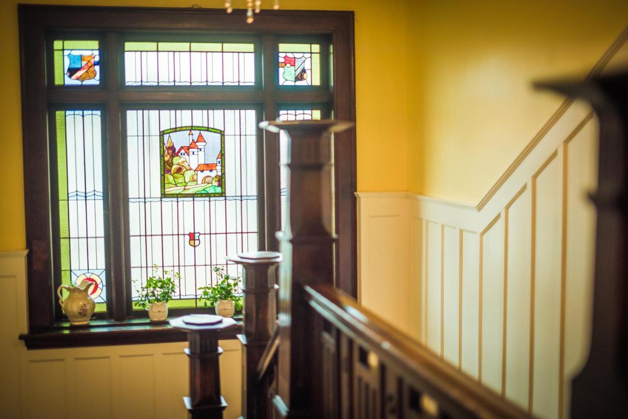 Dashwood Manor Seaside Bed & Breakfast Victoria Exterior foto